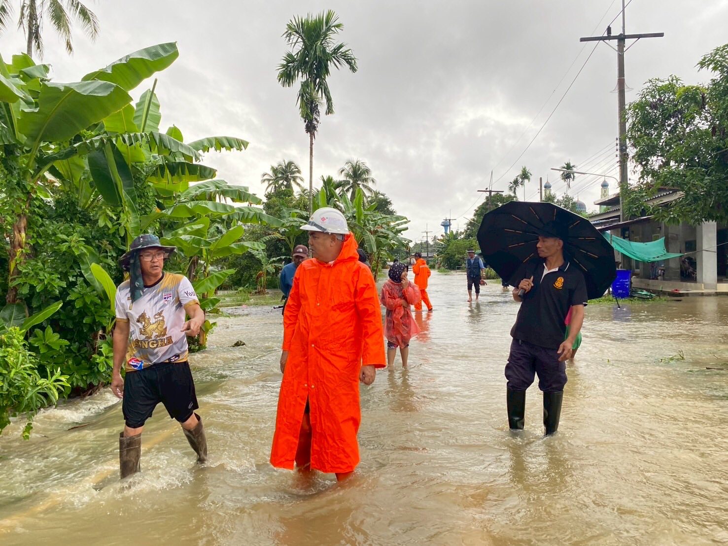 ลงพื้นที่ติดตามสถานการณ์น้ำท่วม